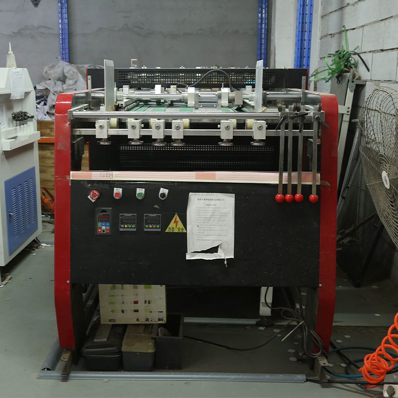 全自(zi)動卡紙V槽(cao)機